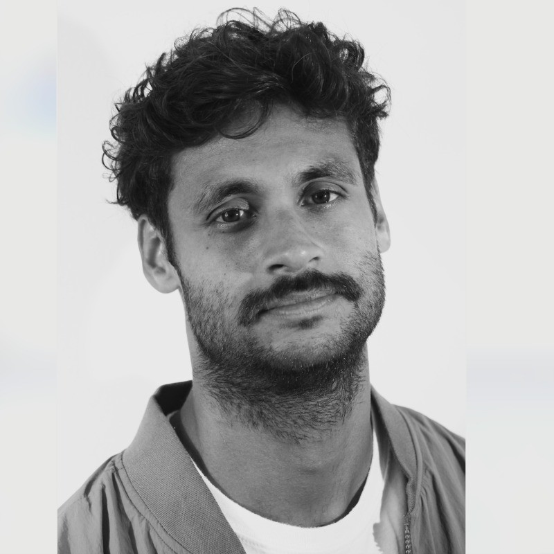 Retrato em preto e branco de João Quartucci